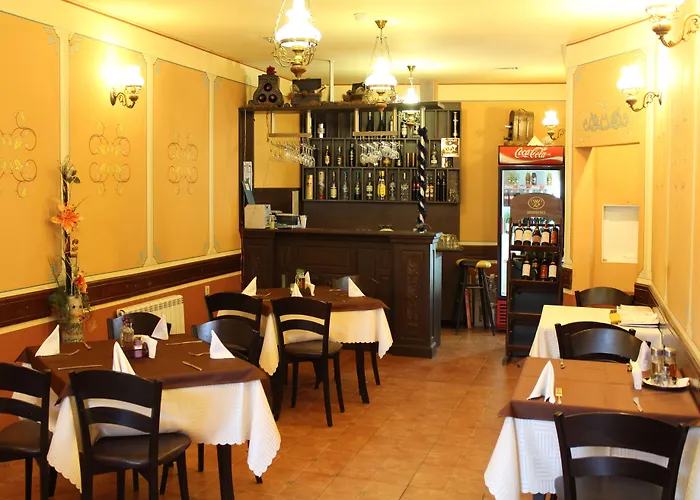 文艺复兴广场家庭酒店 3*