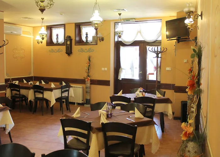 文艺复兴广场家庭酒店 3*