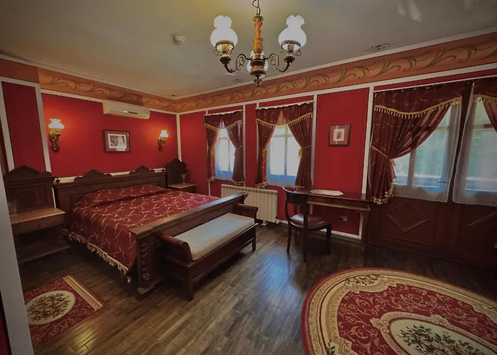 文艺复兴广场家庭酒店 3*