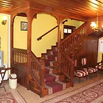 семеен на площад ренесанс 3*
