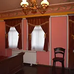 семеен на площад ренесанс Хотел