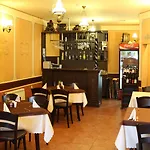 семеен на площад ренесанс 3*