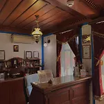 Хотел семеен на площад ренесанс 3*