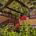 Хотел семеен на площад ренесанс Пловдив