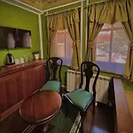 семеен на площад ренесанс Хотел 3*