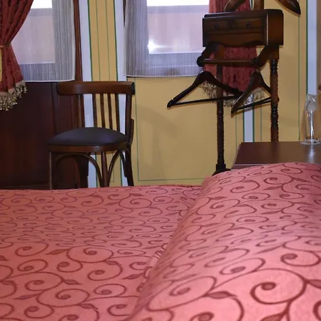 Family At Renaissance Square 3*