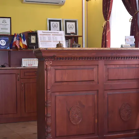 Family At Renaissance Square 3*