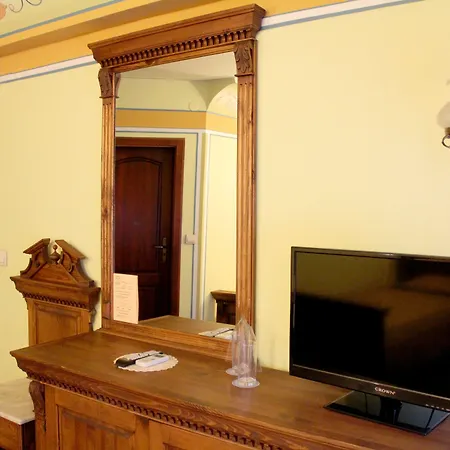 Family At Renaissance Square Hotel 3*