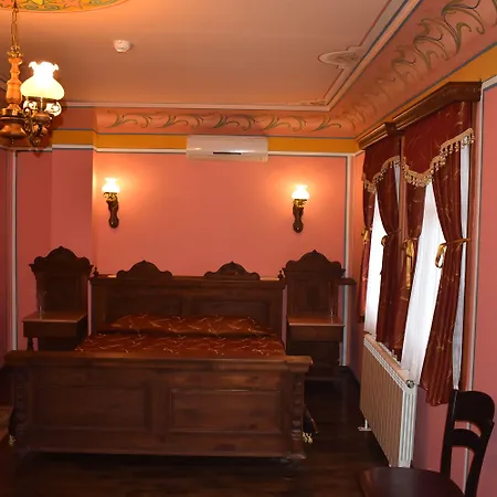 Family At Renaissance Square Hotel 3*