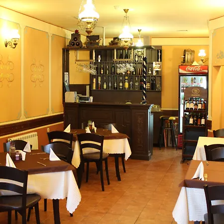 Family At Renaissance Square 3*