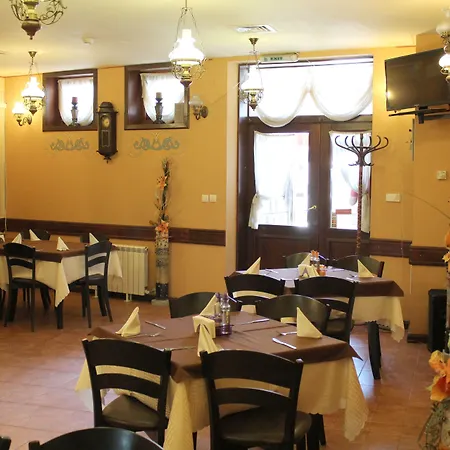 Family At Renaissance Square 3*