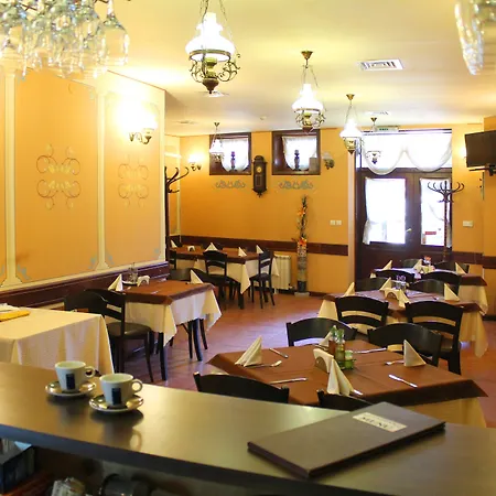 Family At Renaissance Square Отель Пловдив