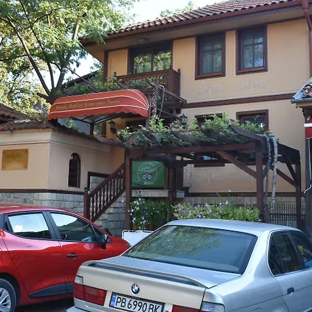 Family At Renaissance Square 3* Plovdiv