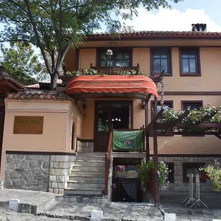 Family At Renaissance Square Hotel 3*