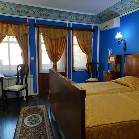 Family At Renaissance Square Отель 3*