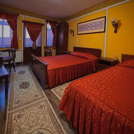 Family At Renaissance Square Отель Пловдив