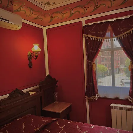 Family At Renaissance Square Отель