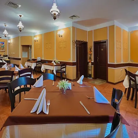 Отель Family At Renaissance Square