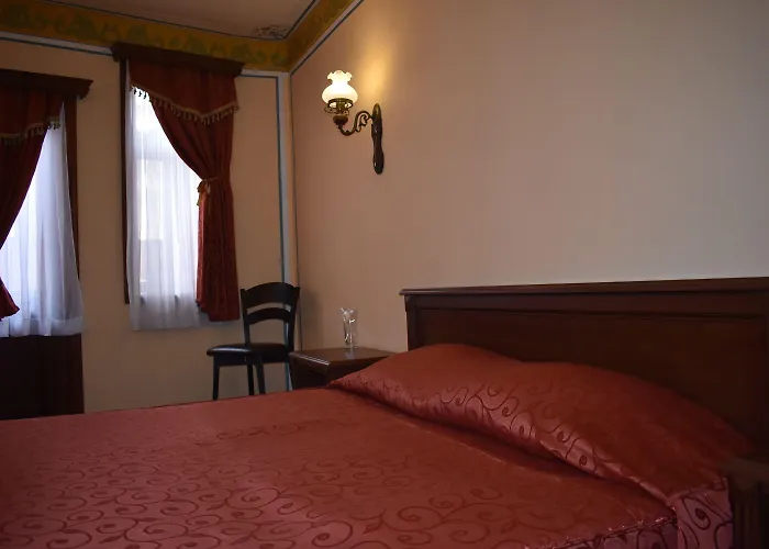 文艺复兴广场家庭酒店 3*