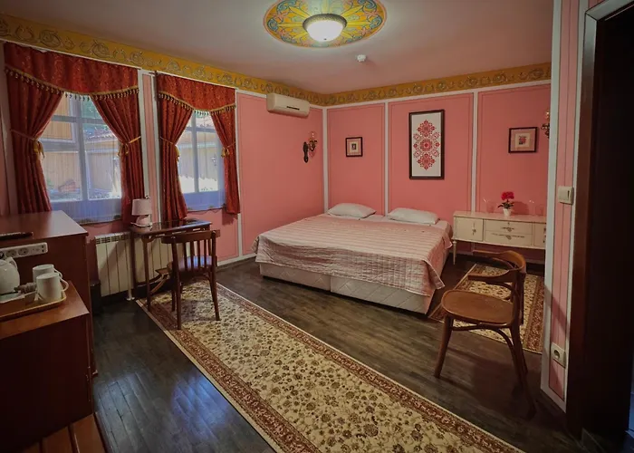 文艺复兴广场家庭酒店 3*