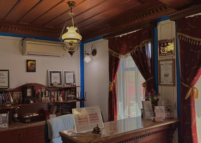 酒店 文艺复兴广场家庭酒店 3*