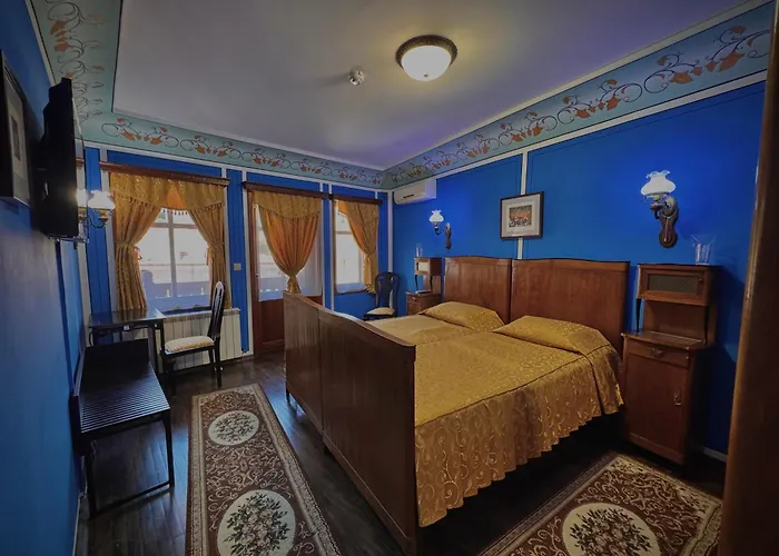 文艺复兴广场家庭酒店 3*